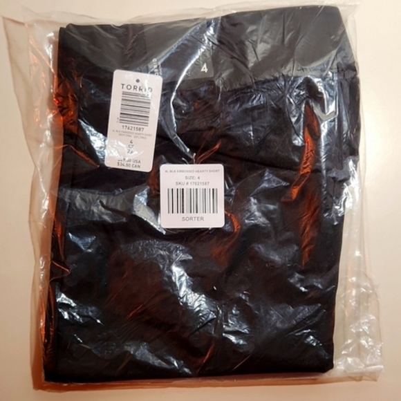 ❤️NWT VINTAGE TORRID VALENTINES DAY BIKE SHORTS - HEART PRINT 9' HIGH WAIST PLUS - Picture 13 of 15